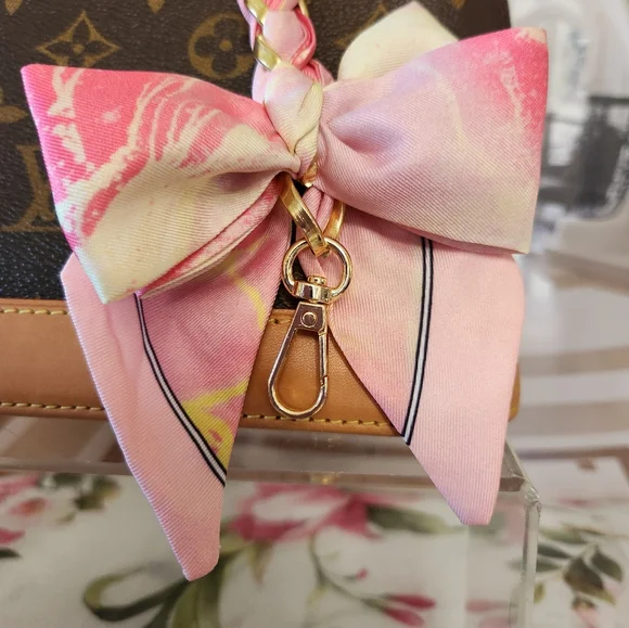 BEAUTIFUL Bow Key Fob Key Ring - Picture 6 of 12